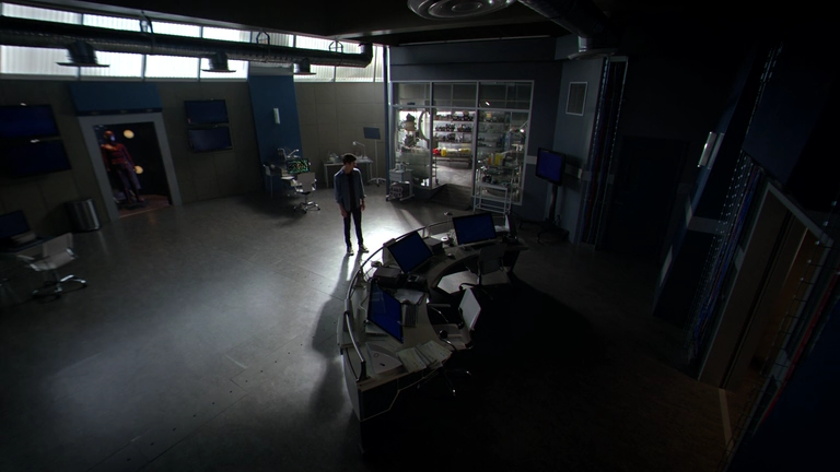 The.Flash.S02E01.L.uomo.che.ha.salvato.Central.City.BDRip.ITA.ENG.AC3.AAC.x264-BlackBit[screenshot 1