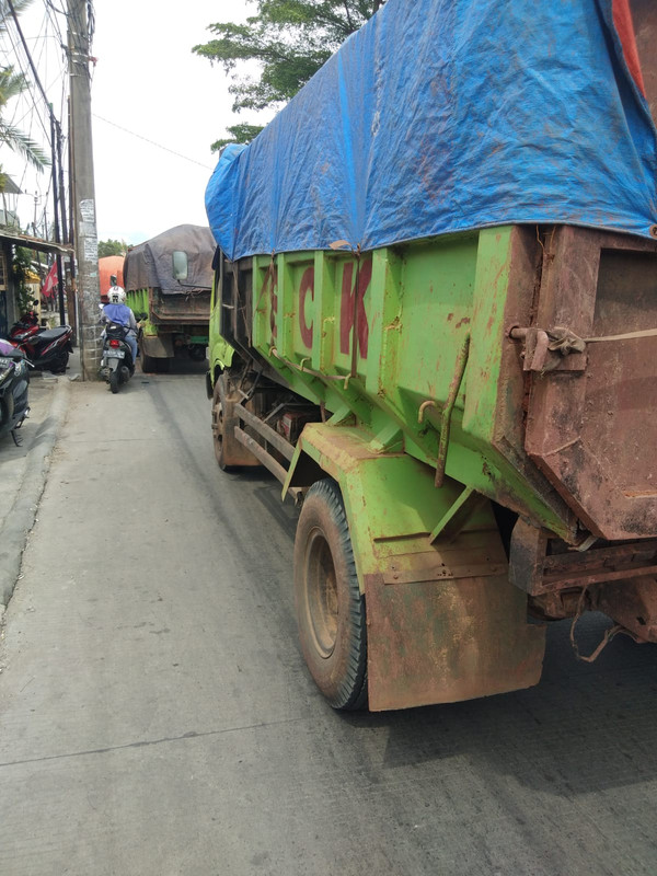 IMG-20220111-WA0038 Truk Tanah Beroperasi Pada Siang Hari, Pol PP dan Dishub Kota Tangerang Jangan Berdiam Diri