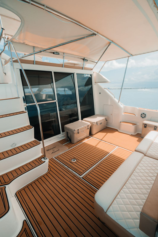 Sea Daddy 50 ft yacht rental Cancun - Kitchen and dining area with air conditioning and full amenities