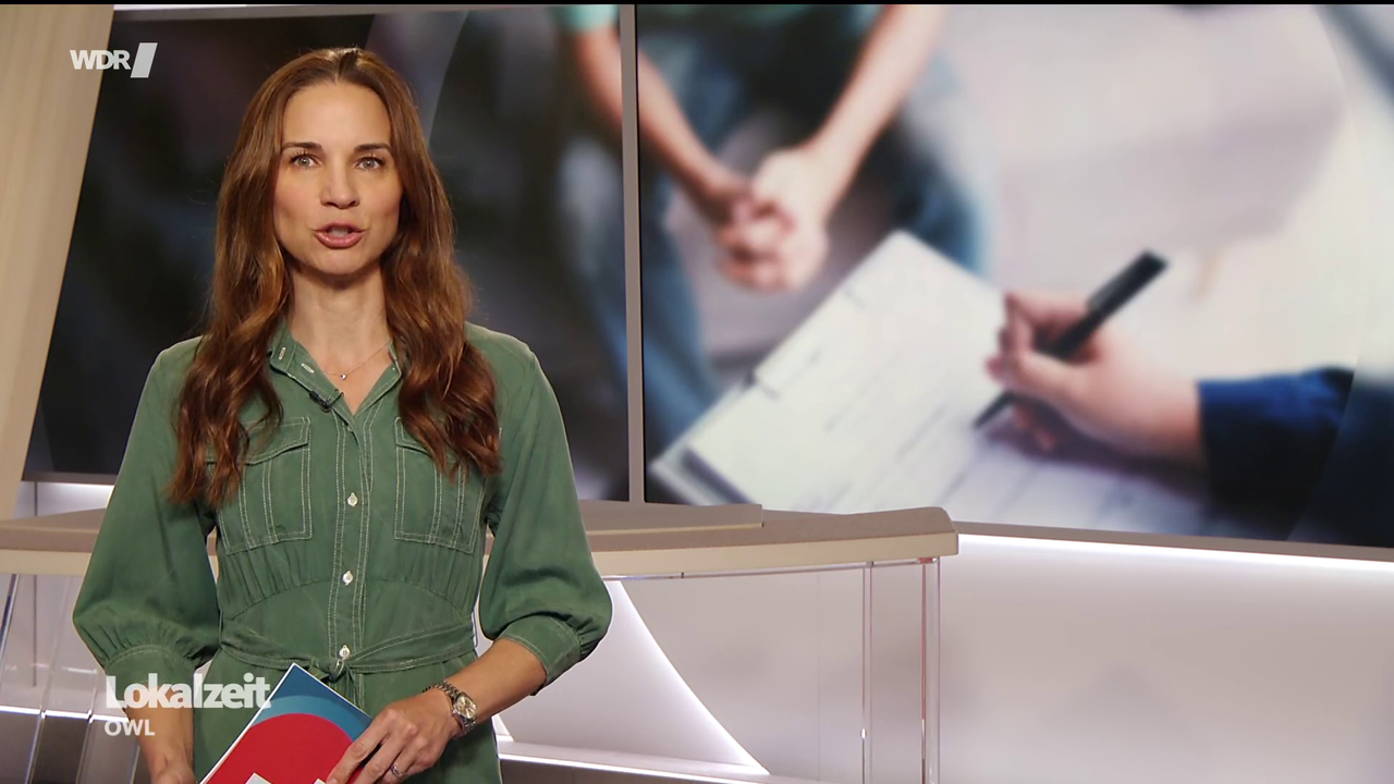 Kristina Sterz WDR Lokalzeit OWL 05 06 2026 82X Caps 47