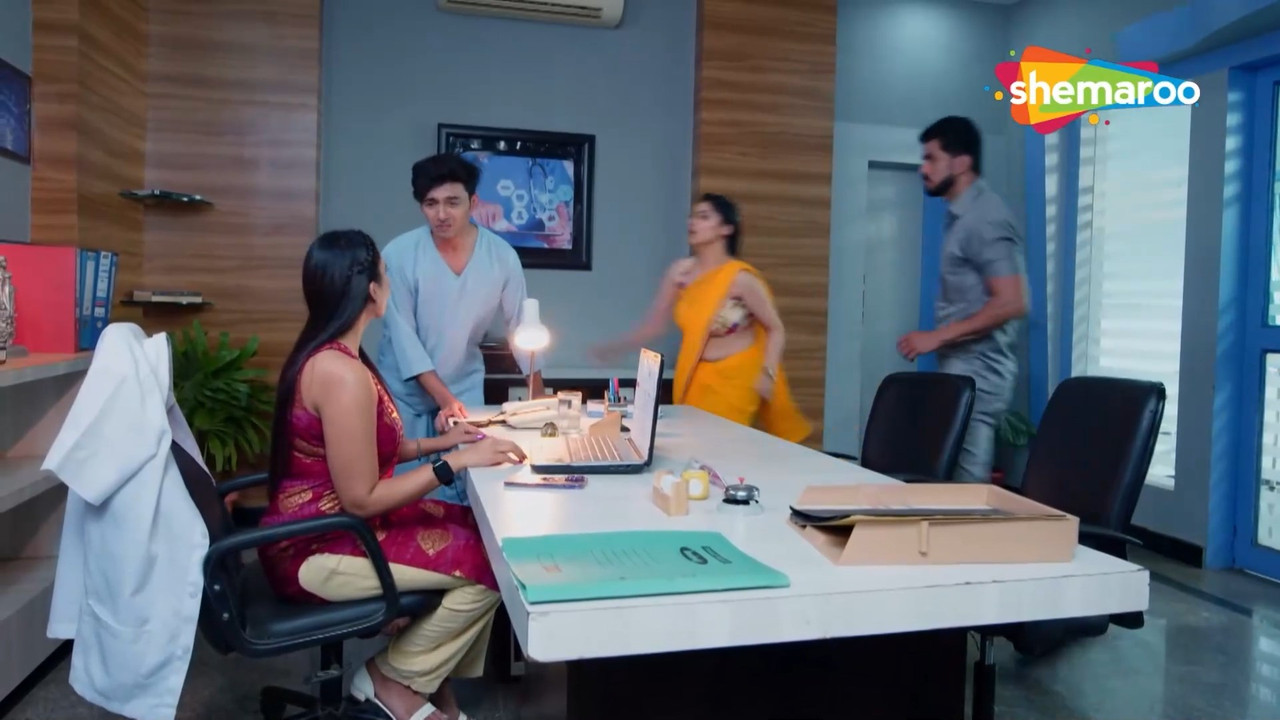 Rima Vohra Sexy Fleshy Big Deep Navel from Crime Show-Scenes Only.mkv_snapshot_01.49.984