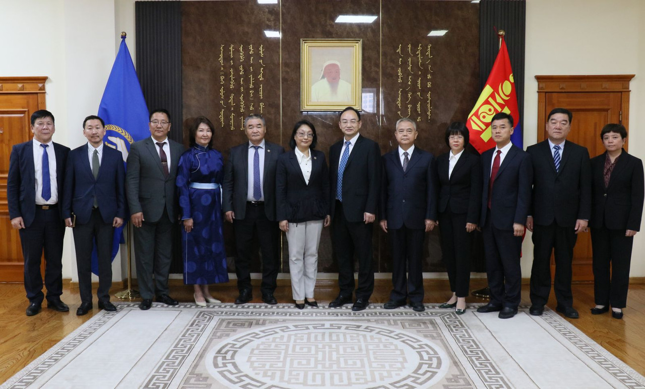 Бүгд Найрамдах Хятад Ард улсын Дээд шүүх, Шүүгчдийн үндэсний коллежийн төлөөлөгчдийг хүлээн авч уулзав