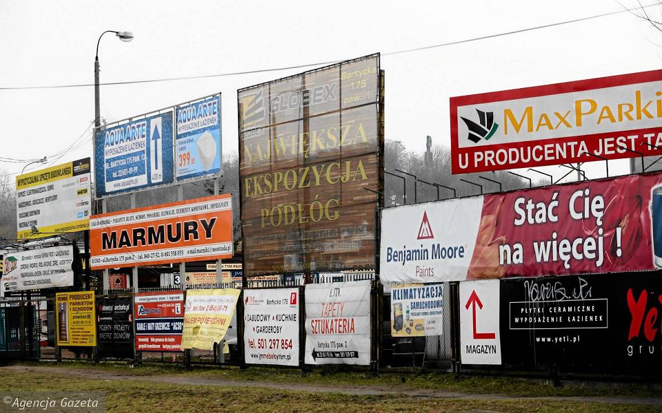 z21156435-V-Nielegalne-reklamy-szpeca-warszawskie-ulice.jpg