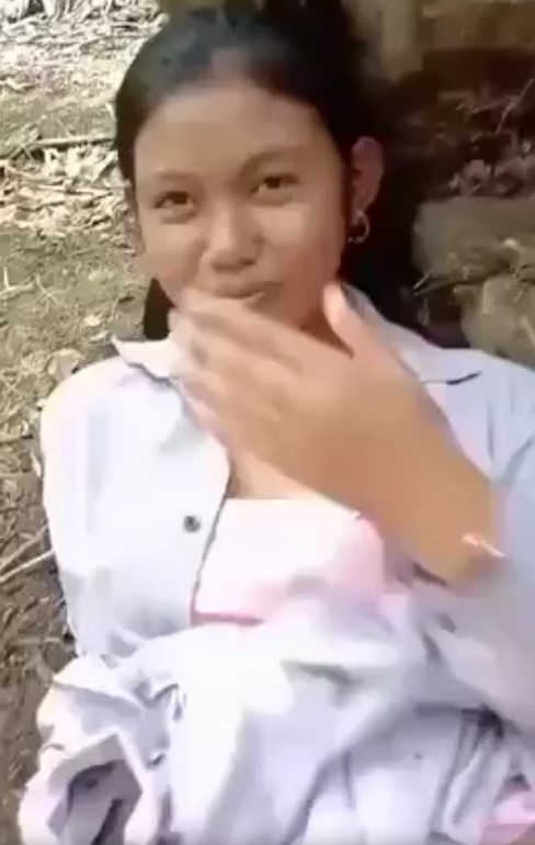 Pelajar Ngewe Di Kebun