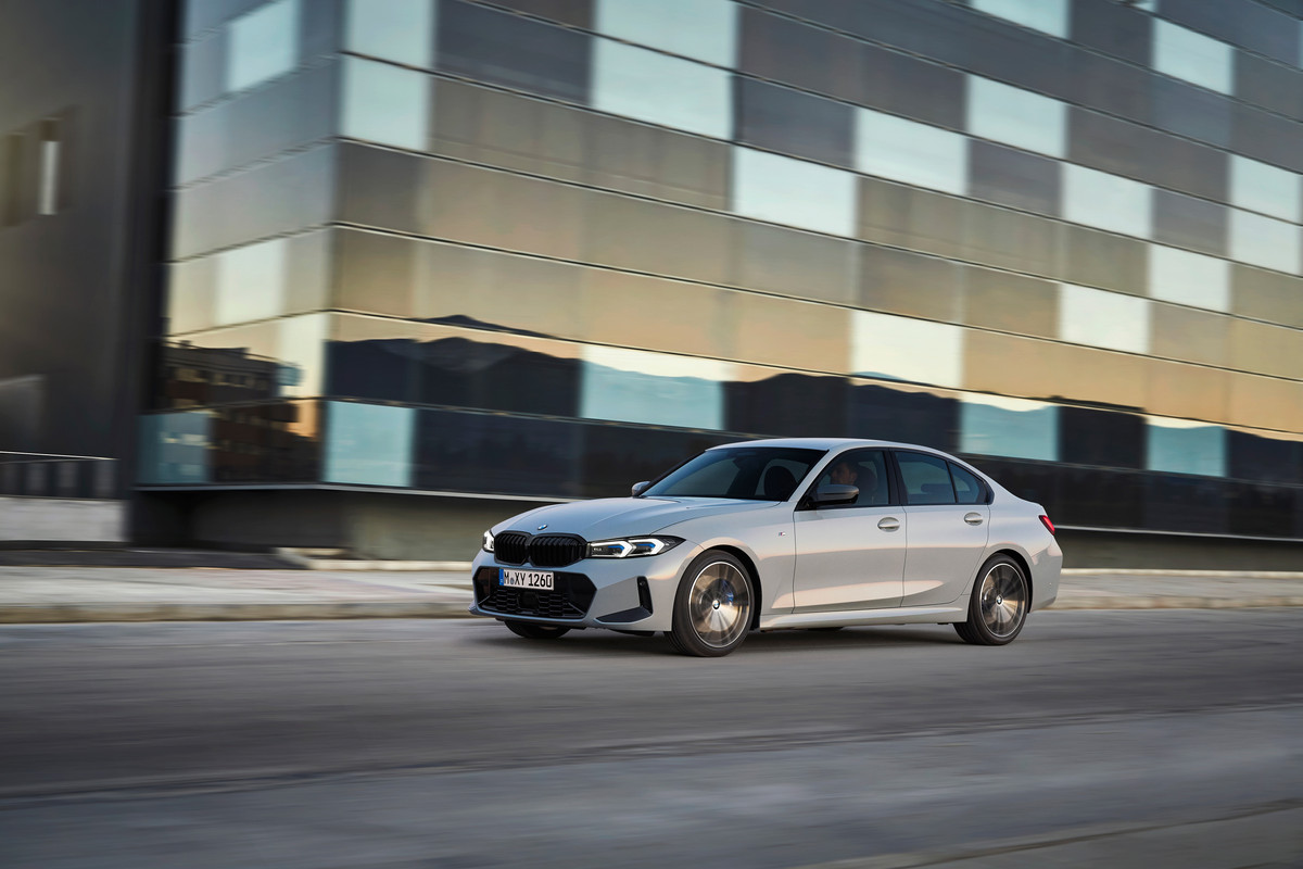 P90462494_highRes_the-new-bmw-3-series