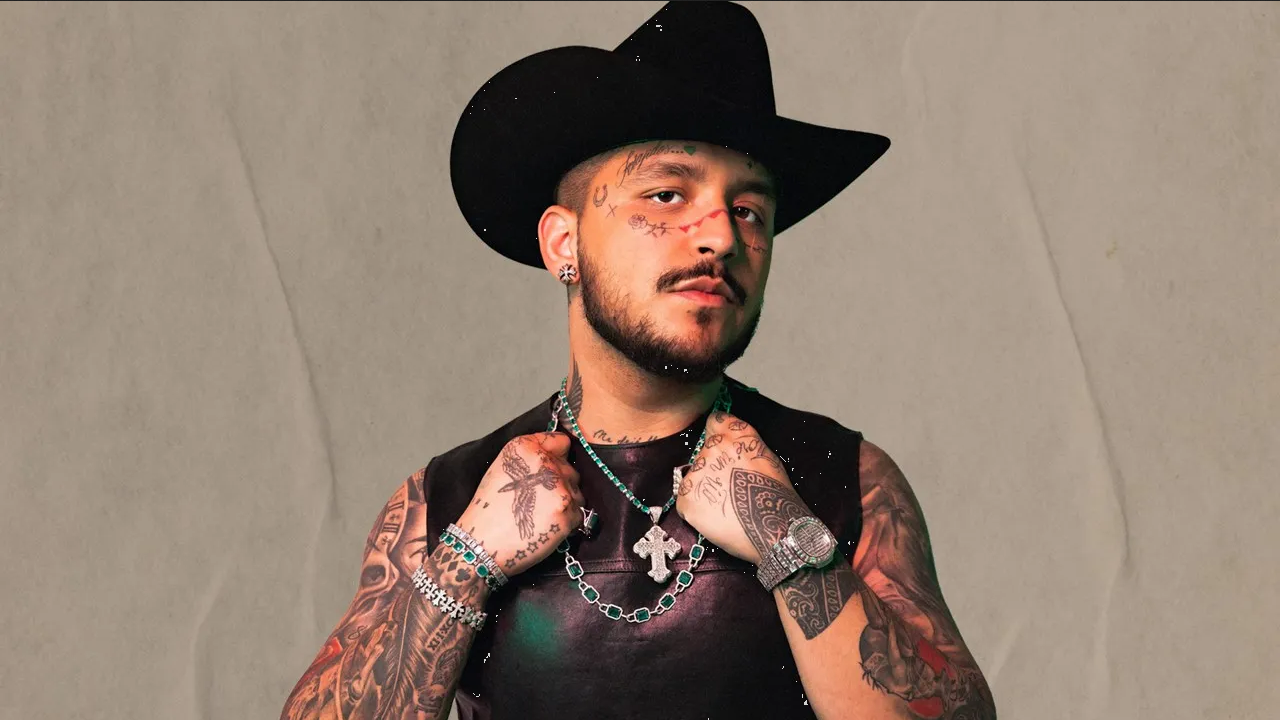 Christian Nodal sufre terrible lesión; se dislocó la mandíbula ¿Cómo se encuentra?