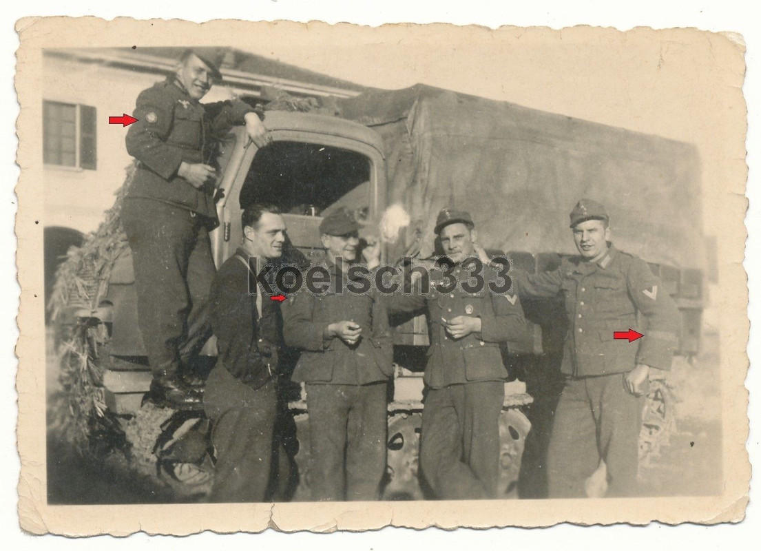 Foto Gebirgsjäger vor Raupenschlepper OST Soldat