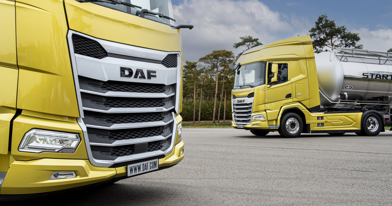 3-The-New-Generation-DAF-trucks-2021-XG-left-and-XF-right.jpg