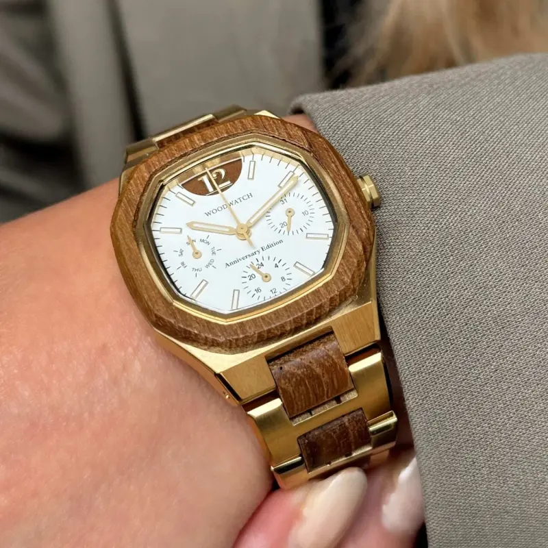 Wood-Watch-Aurea-sustainable-teak-wood-watch-timeless-50th-birthday-gift-for-her