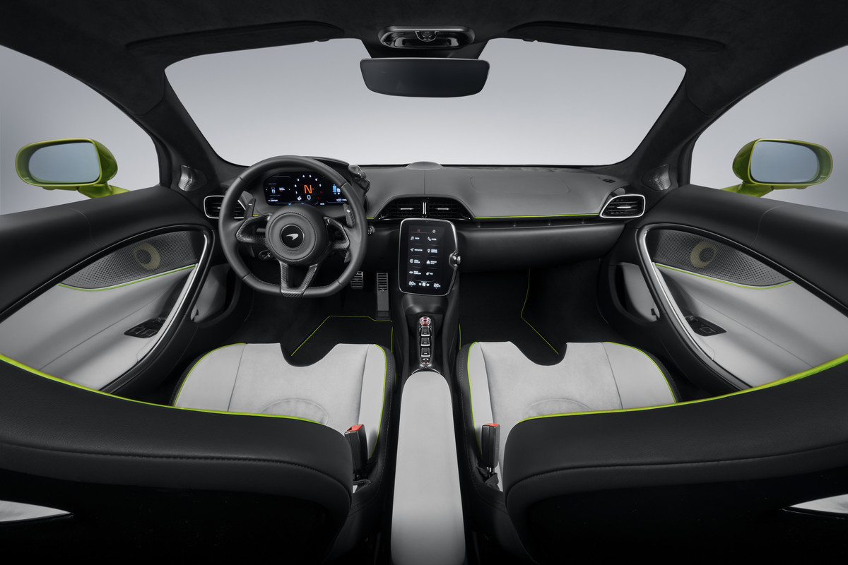 12927-McLarenArtura