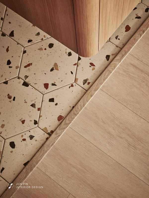 241021 jun pin pai she ban qiao yi shu jia106496 768x1024