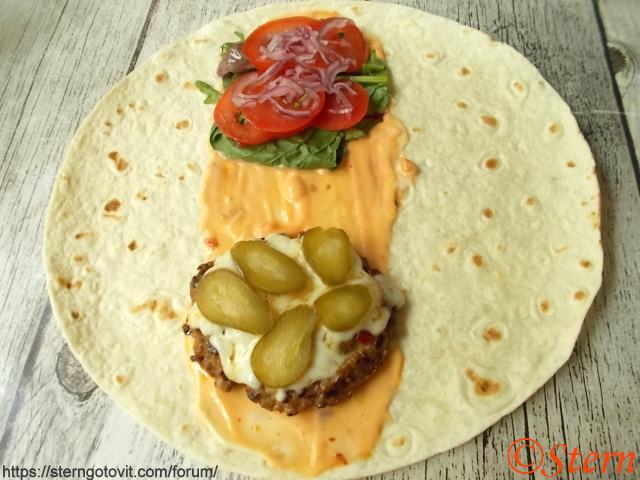 Бургер в тортилье