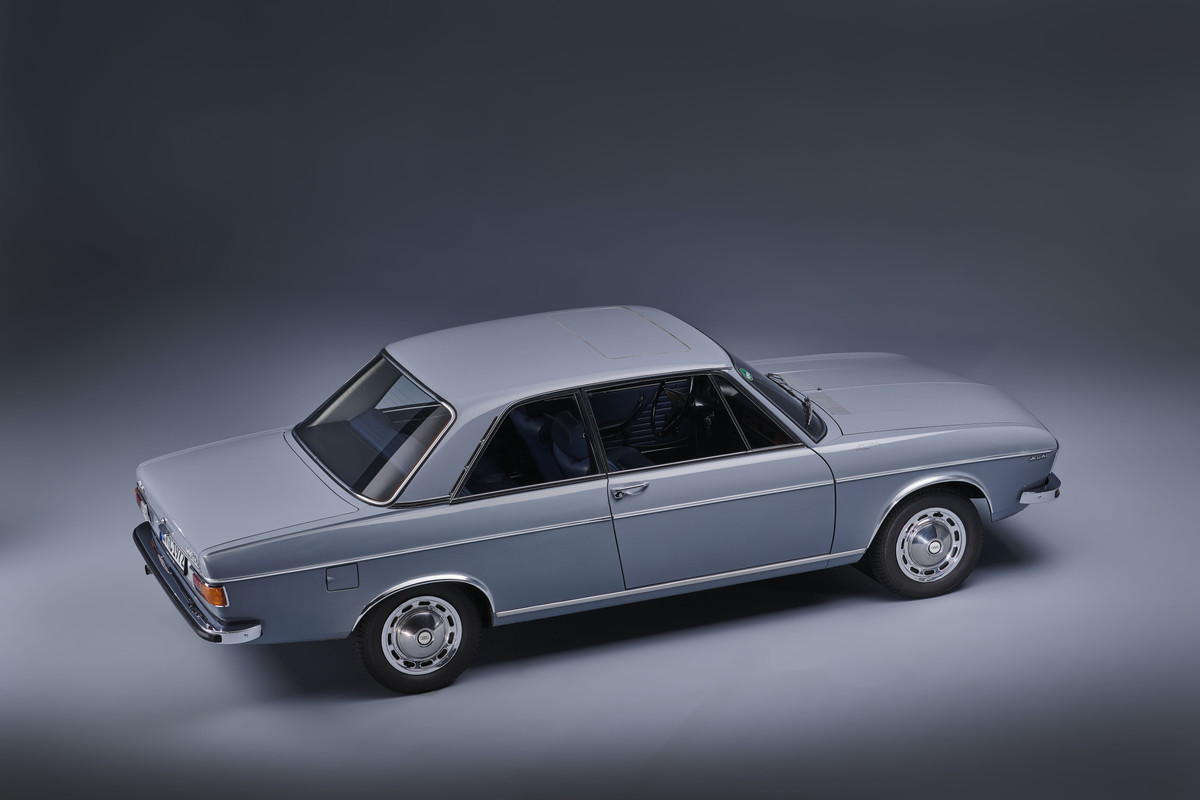 Audi-100_4