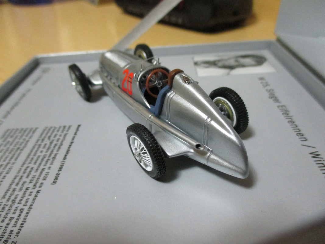 007 W25 — Postimages