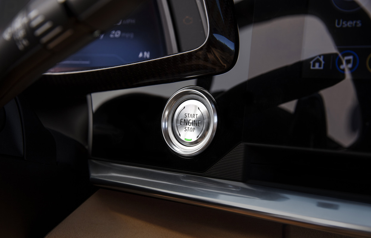 2020-Chevrolet-Corvette-Stingray-029