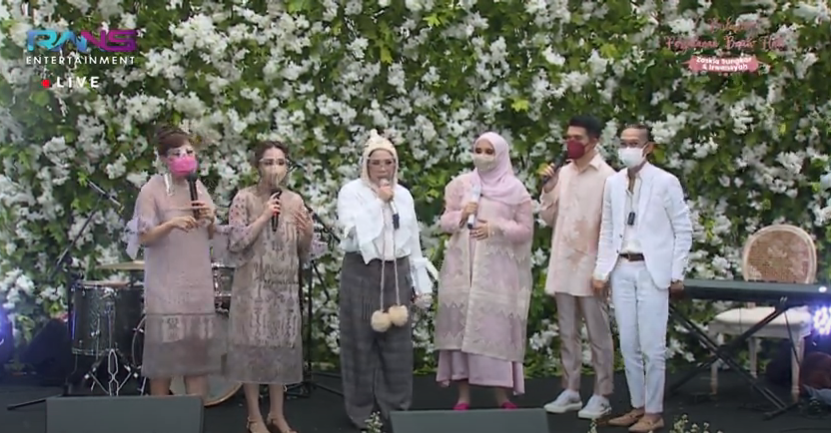 Acara 7 bulanan Zaskia Sungkar