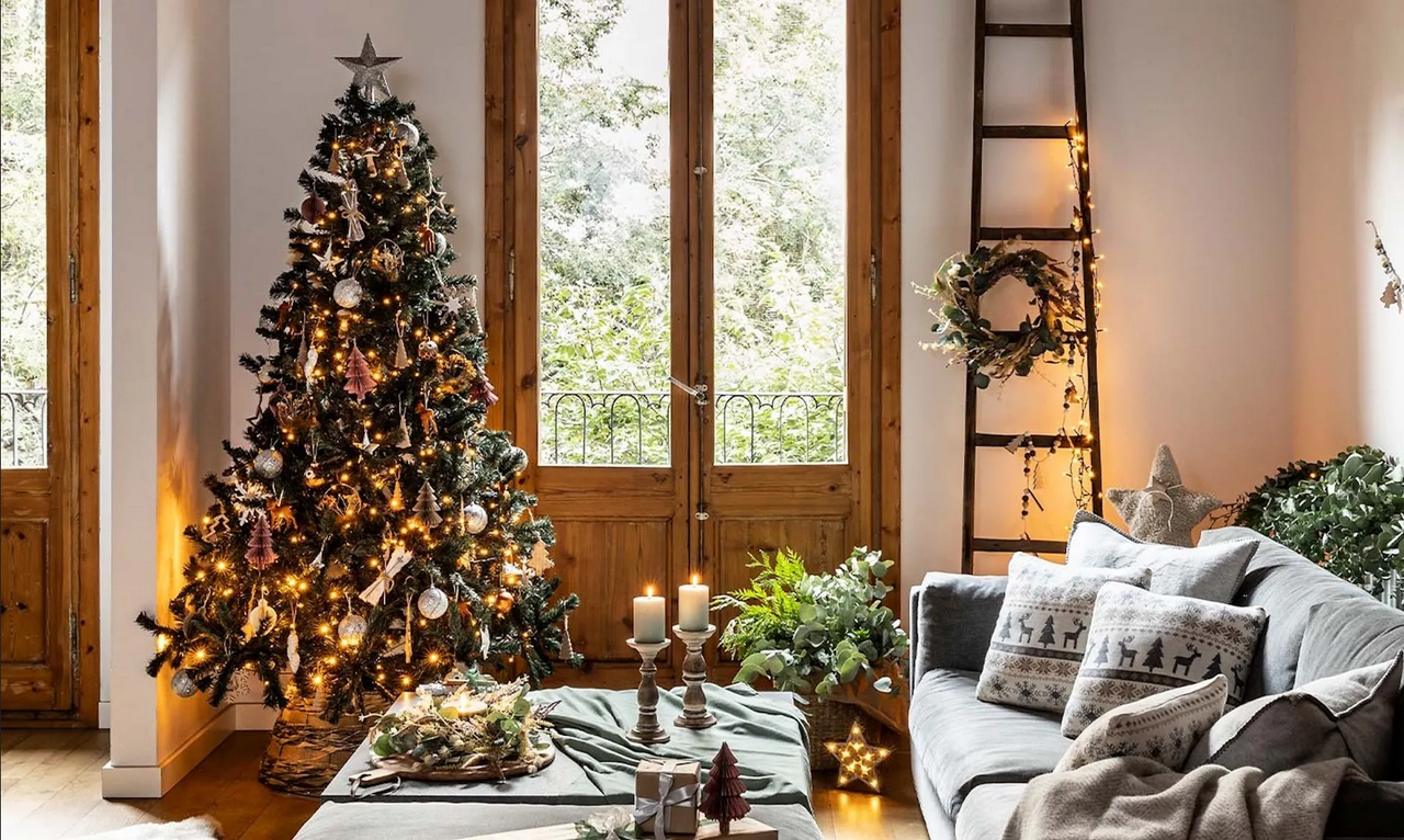 ¿Cómo mantener el árbol de Navidad verde por más tiempo?