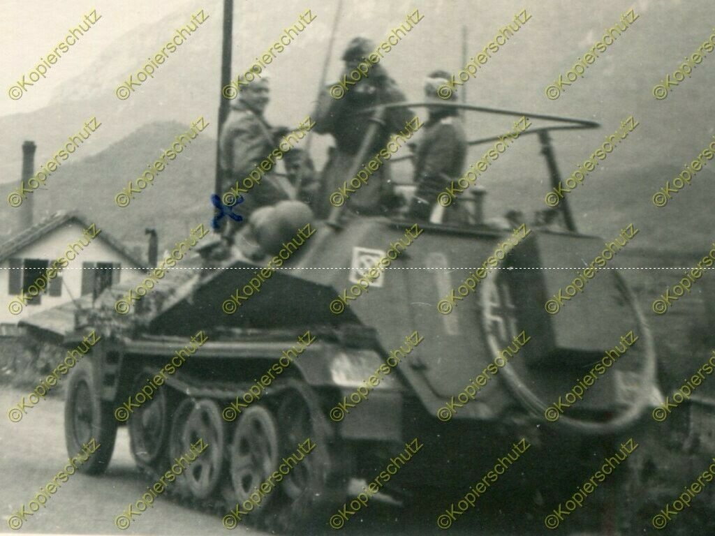 Foto, Sdkfz des Rudolf Neubrandt (RK), in den Pyrenäen,- 1942