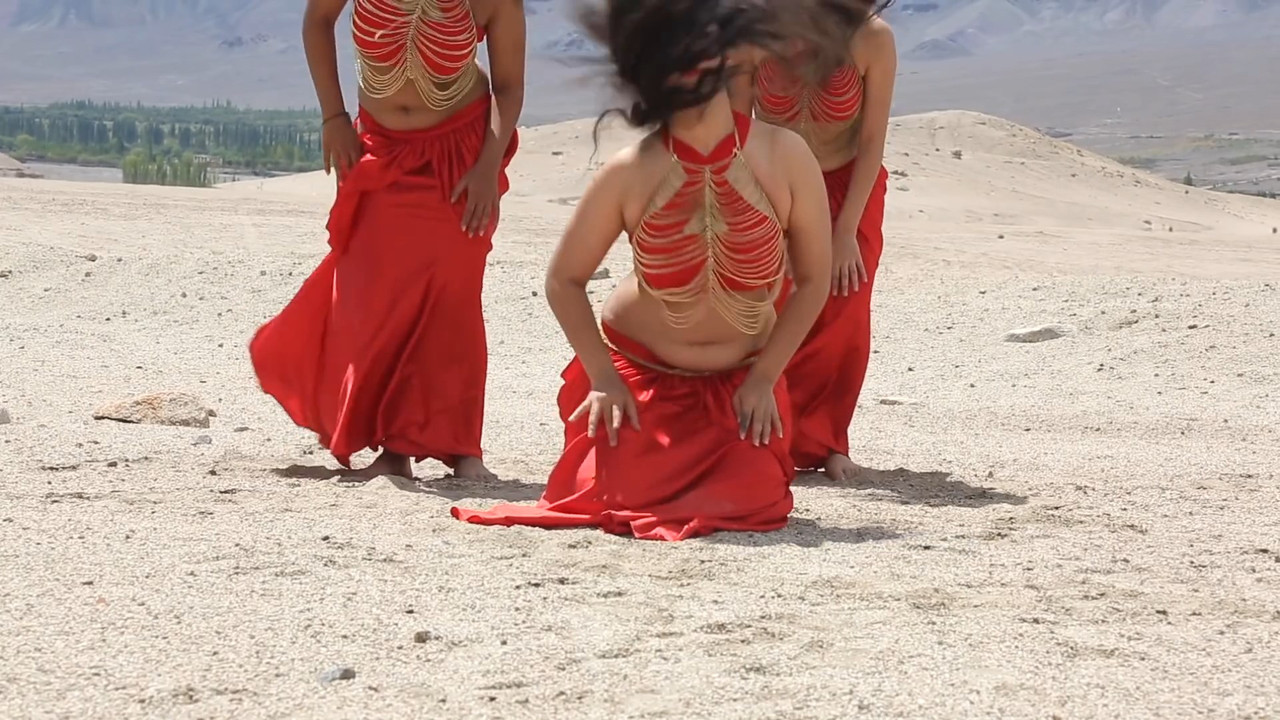 sexy belly dance.mkv_snapshot_00.20.223