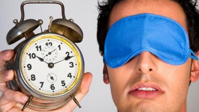 Este es el número de horas de sueño que debes dormir en la mediana edad y vejez