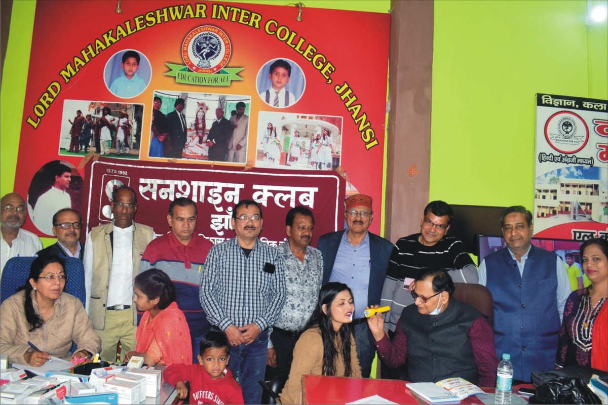 निशुल्क स्वास्थ्य परीक्षण व नेत्र जांच शिविर में परीक्षण सम्पन्न 