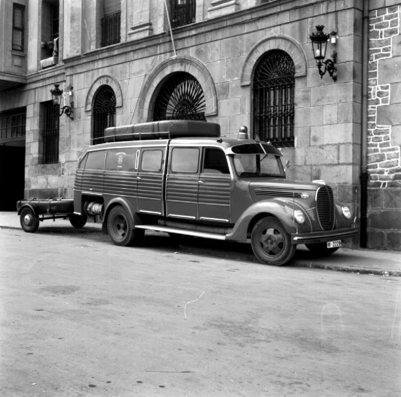 Parque de Bomberos en la explanada de San Vicente. Schommer 1964 4