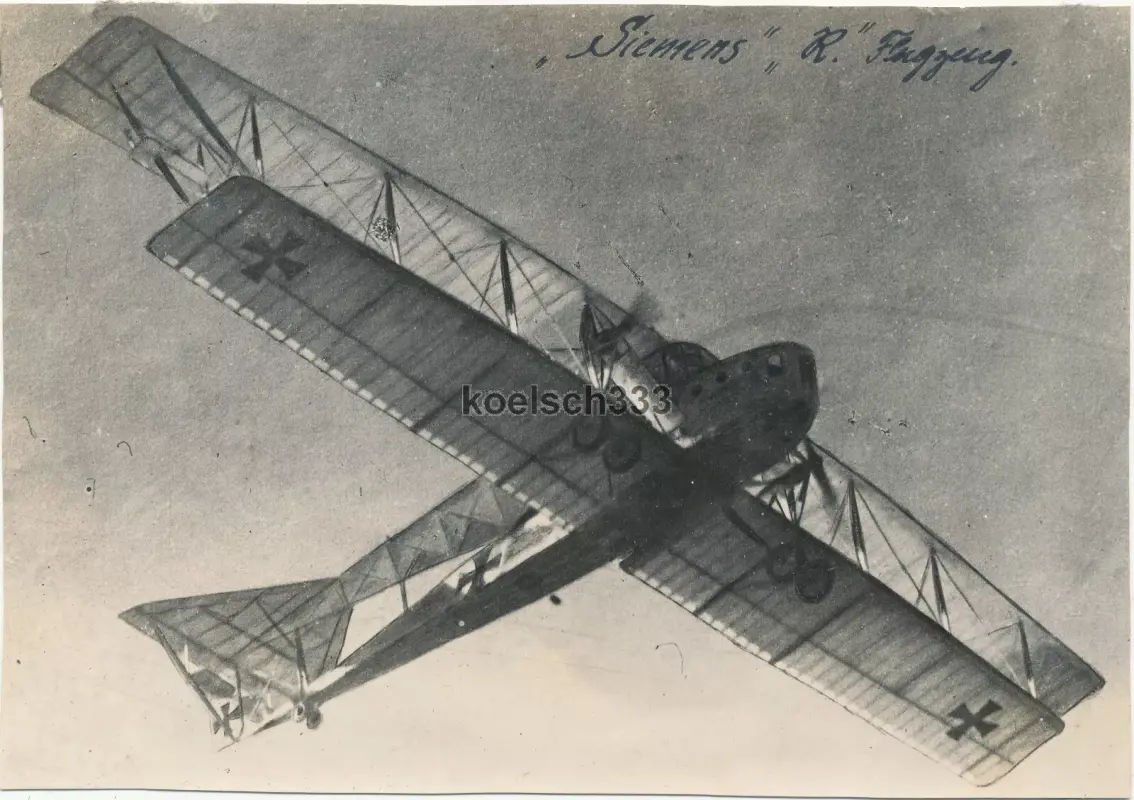 Foto Siemens Doppeldecker Riesenflugzeug im Flug über der Westfront 1918