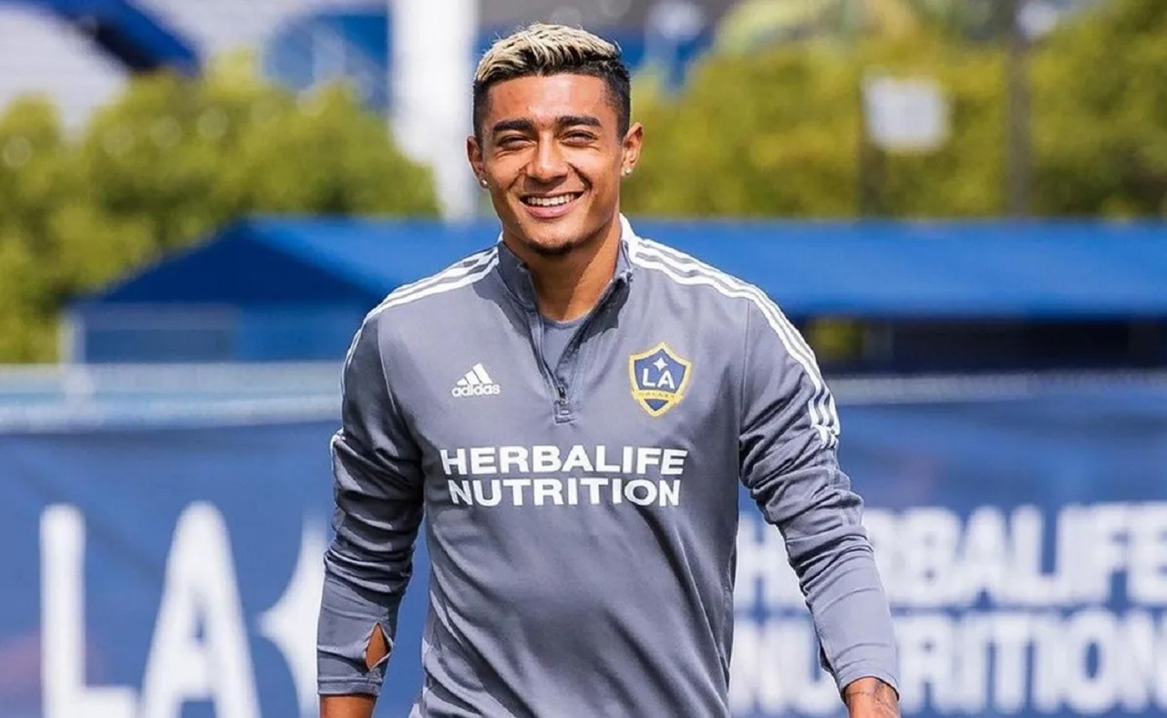 Julián Araujo ya está en el Tricolor ¿Qué planes tiene para hacerse notar?