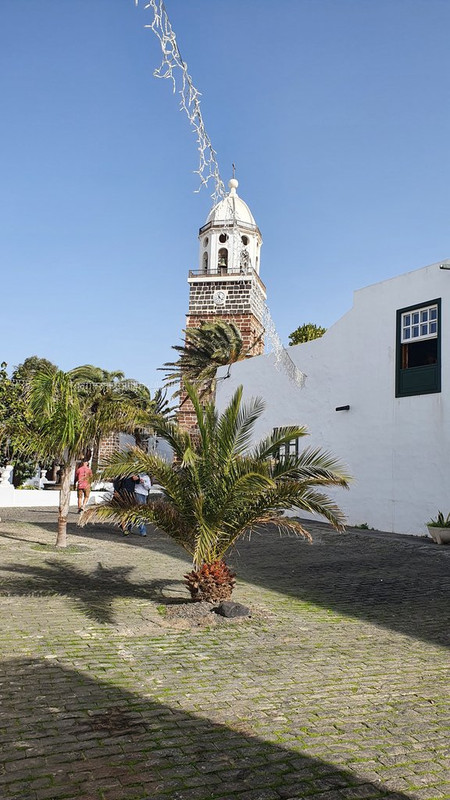 Lanzarote: pisar la Luna sin dejar La Tierra - Blogs de España - TEGUISE Y PLAYA FAMARA: En busca de Jon Kortajarena (2)