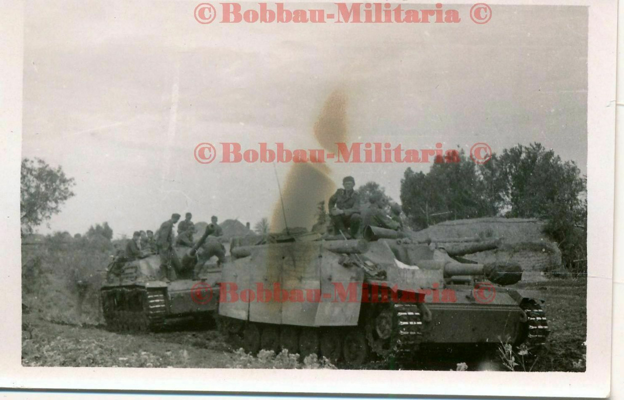 Foto 10,5cm Sturmhaubitze 42 StuH 42 Seitenschürzen Sturmgeschütz STUG