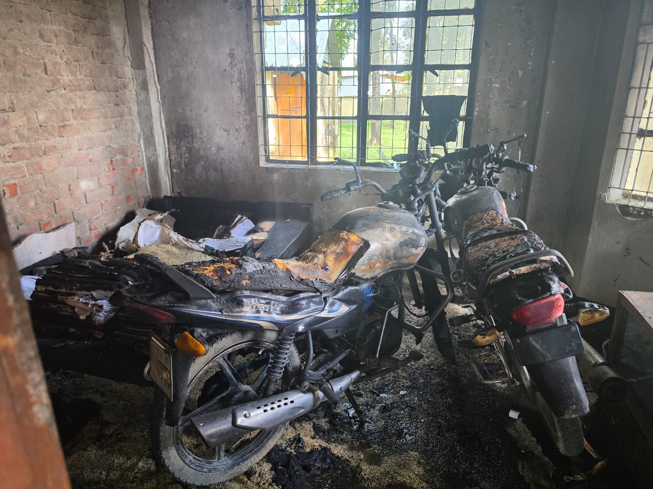 নেত্রকোণায় গ্রামীণ ব্যাংকের শাখায় দুর্বৃত্তের আগুন