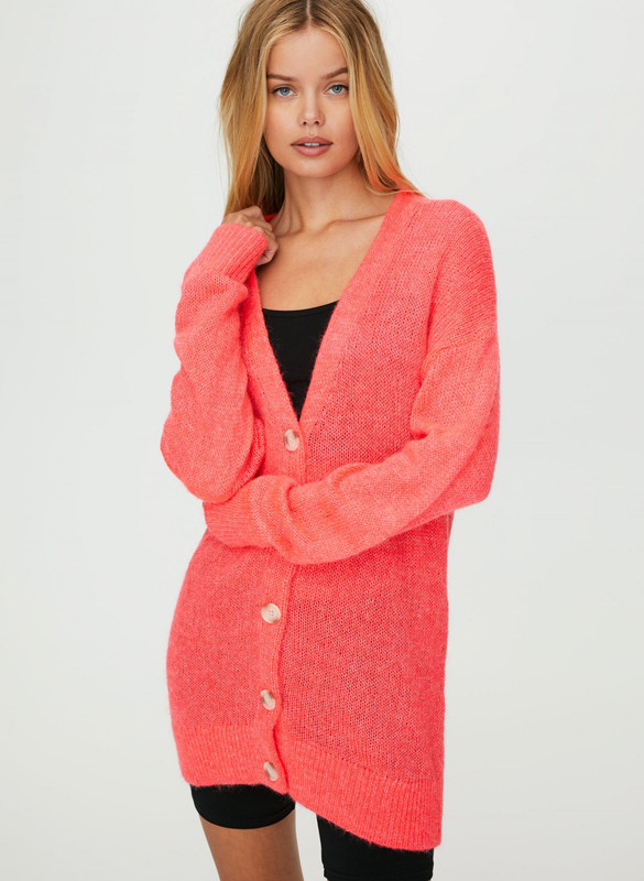 frida-aasen-aritzia-fall-2019-10