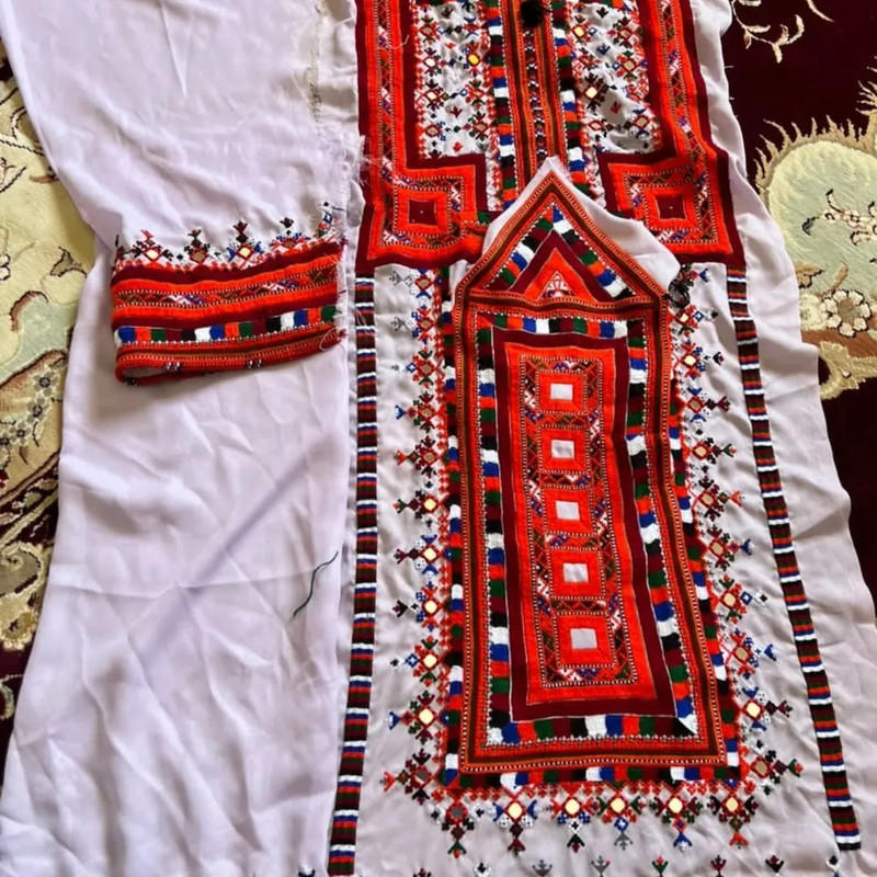 لباس زنانه بلوچی دست دوخت رنگ سفید