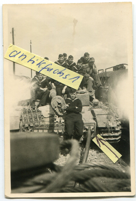 Foto - Panzer Sturmgeschütz mit Zemerit-Anstrich und Schlauch auf Eisenbahn 2.WK