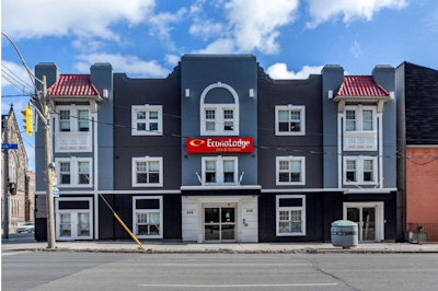 Econo Lodge Inn & Suites Downtown