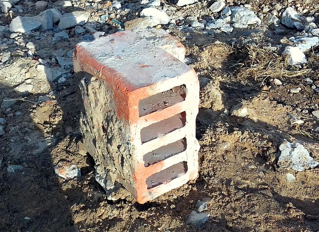 Кирпич полый