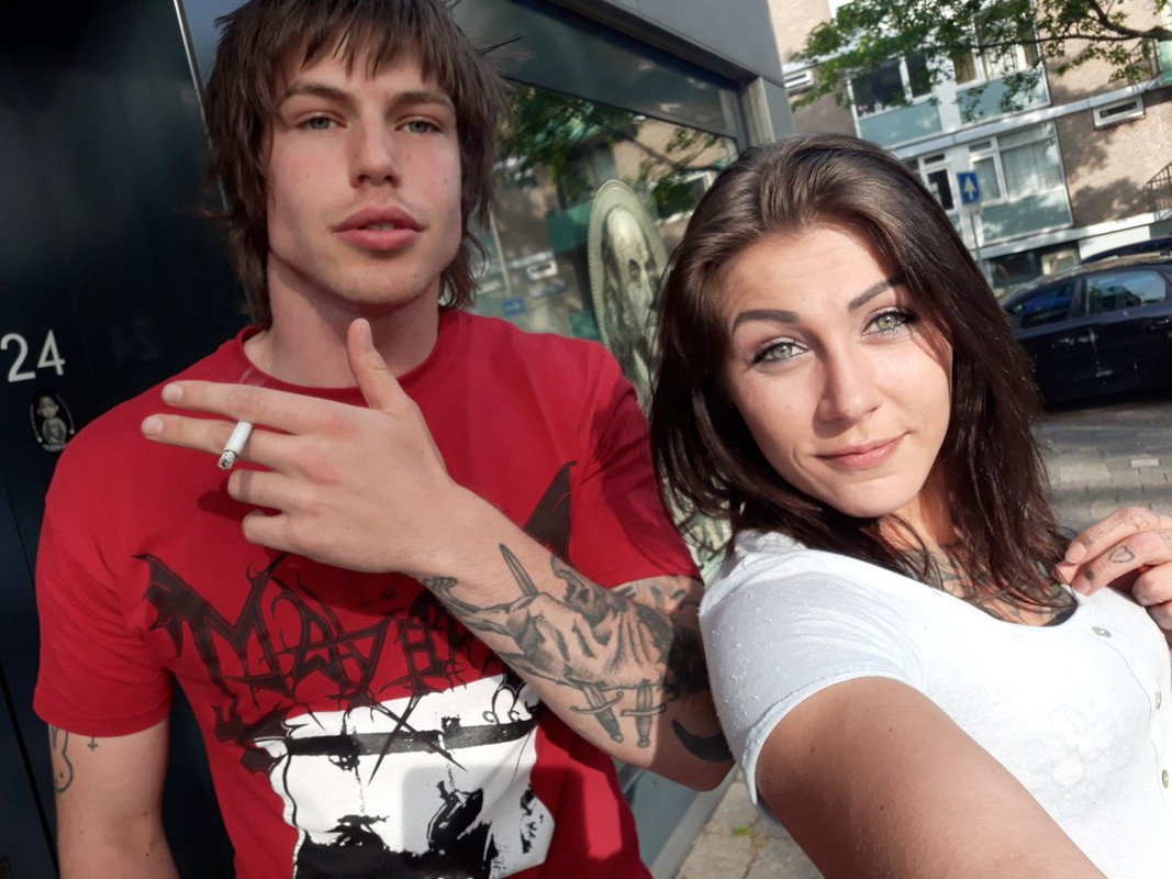 MeidenVanHolland - Tatoeëren en ejaculerenpic3