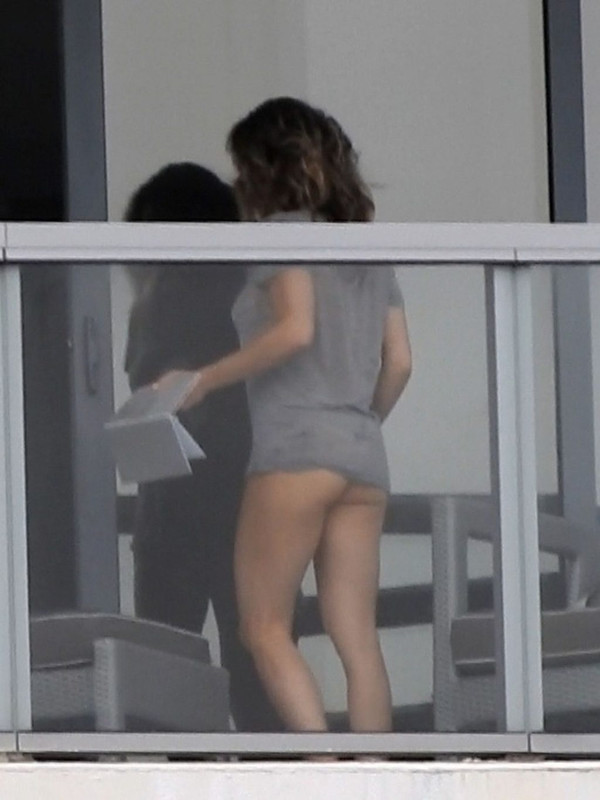 Jennifer-Barnet-upskirt-STARS-com-26