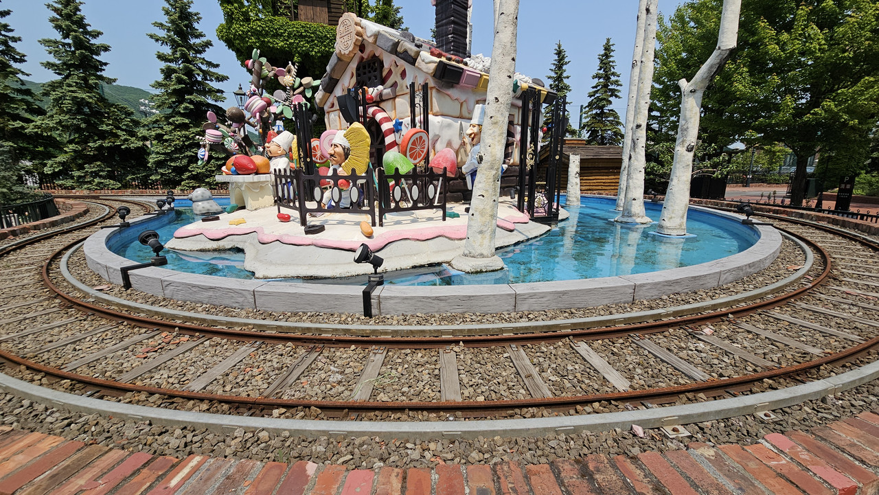 已經停止營運的小火車，現在僅能拍照