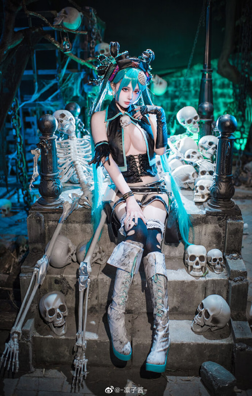 Cosplay：初音未来 骸音钙cos囚徒与纸飞机ver @凛子酱