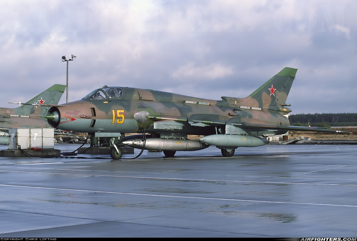 20 GvAPIB Su-17M4 15 yellow_38410 [Gross-Dölln 4.94] Nose badge_2