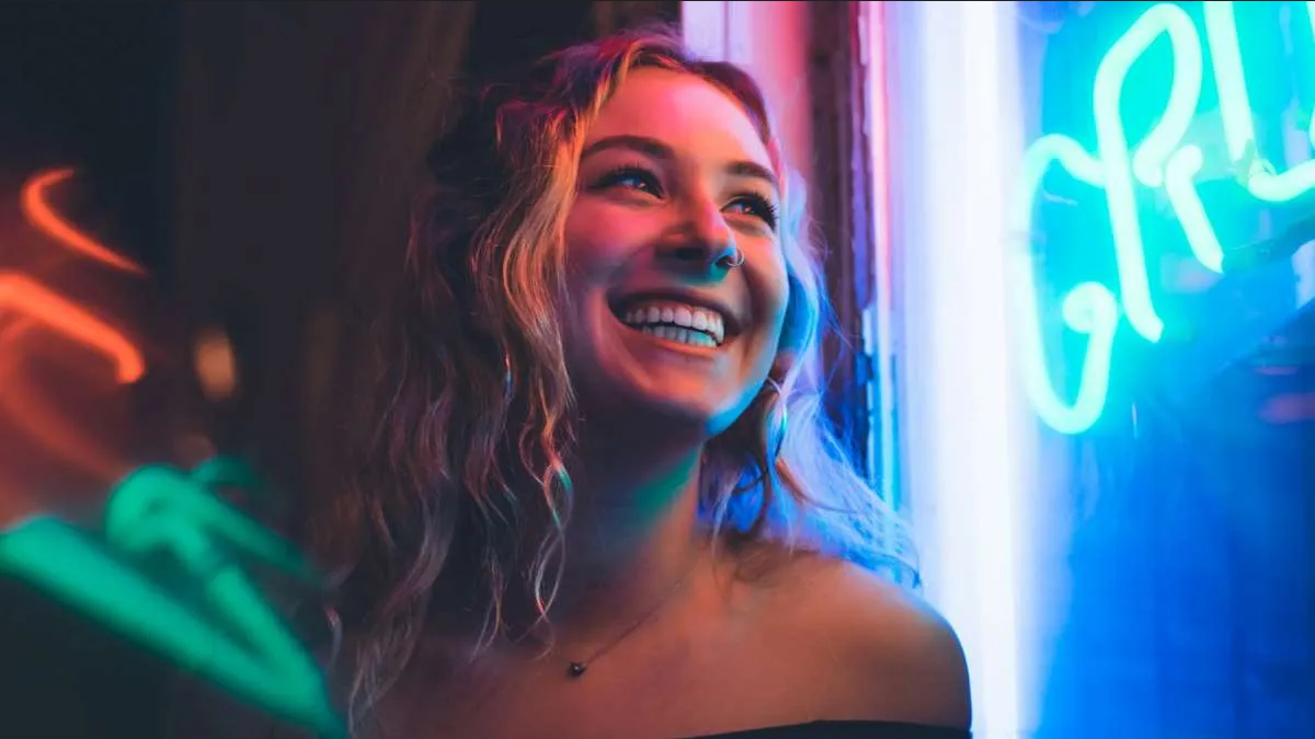 ¿Por qué sonríes cuando te sonríen?