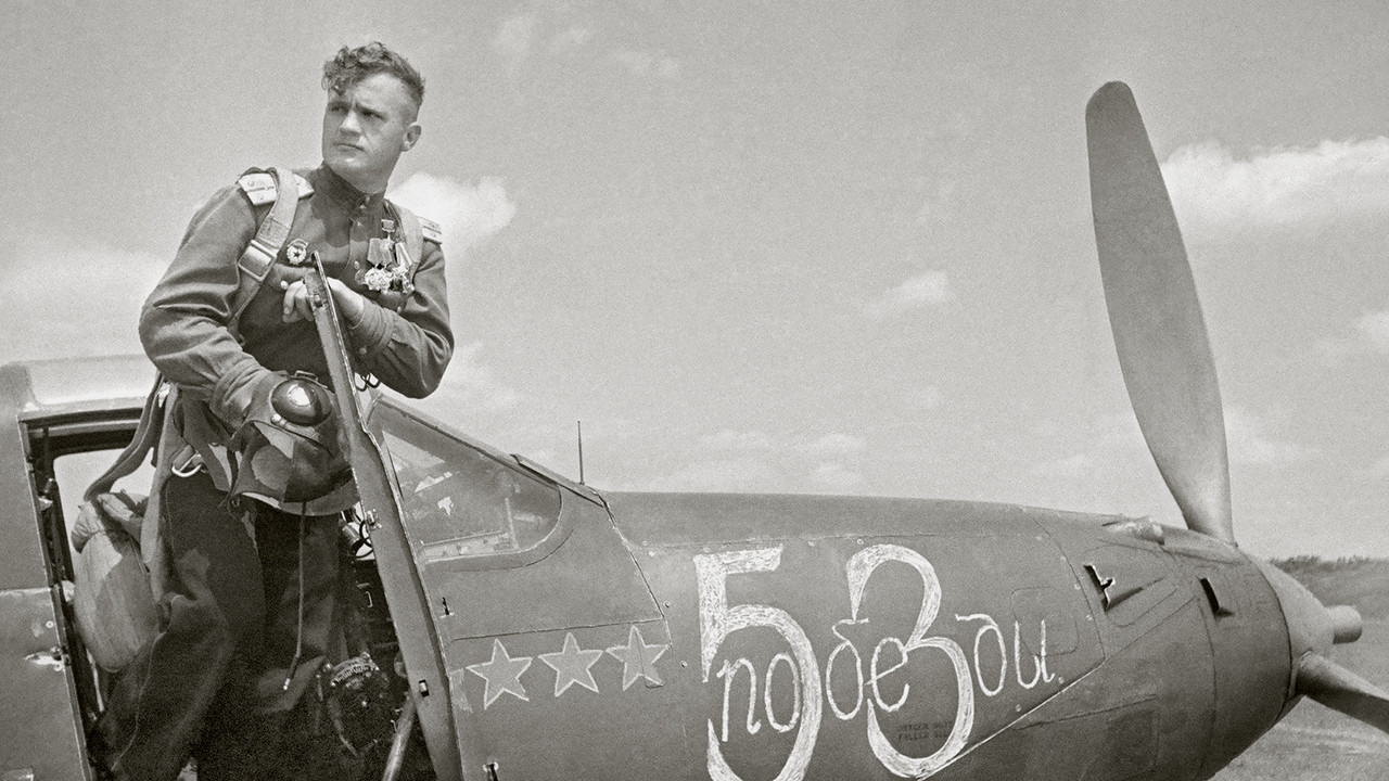 Bell-P-39N-Airacobra-129GvIAP-205IAD-ace-2HSU-ND-Gulaev-with-53-kills-Ukrainian-Front-Aug-1944-01