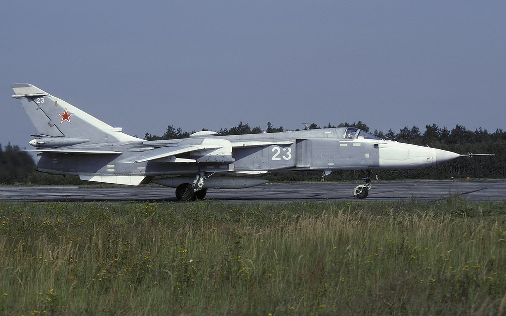 11 ORAP Su-24MR 23 White_0615308_6