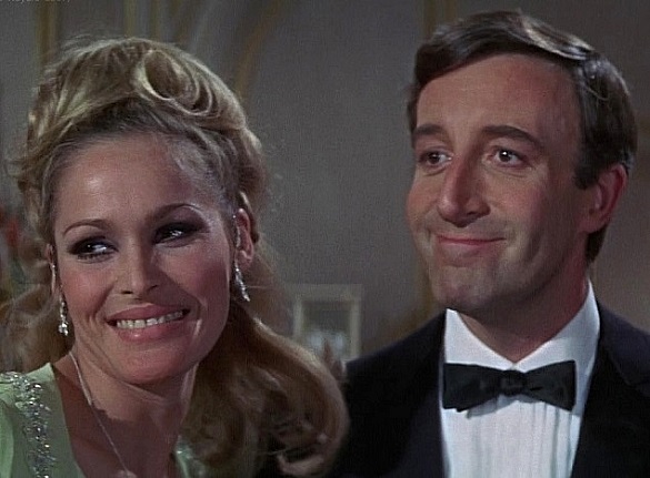 BRITT-EKLAND-CASINO-ROYALE-B-FOTOR-2.jpg