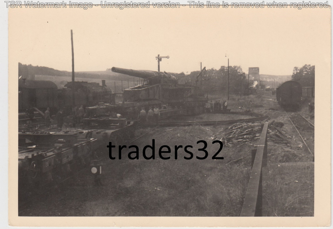 Foto 2 Wk Wehrmacht Soldaten mit Eisenbahngeschutz Eisenbahn Dampflok Bahnhof