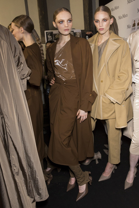 MaxMara Spring 2019 Backstage 7D8BrHKG3Ctx