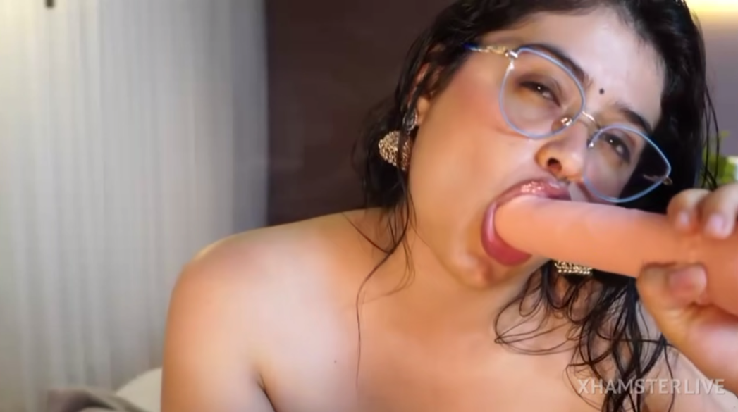Madison Flame Viral Dildo Suck and Boobs Show
