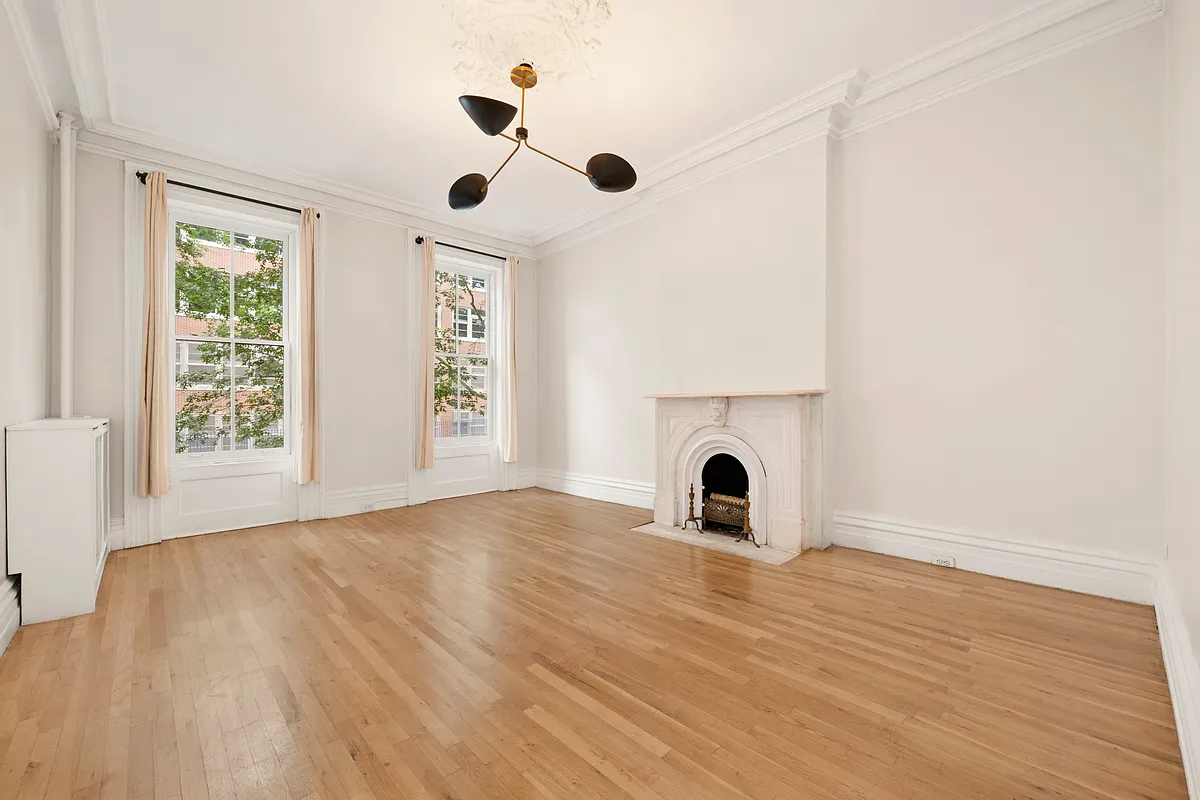 294 Carlton Ave property photo 2