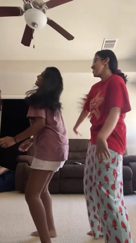 Desi girls big jiggling boobs in tshirt ans pants.mp4_snapshot_00.05.607